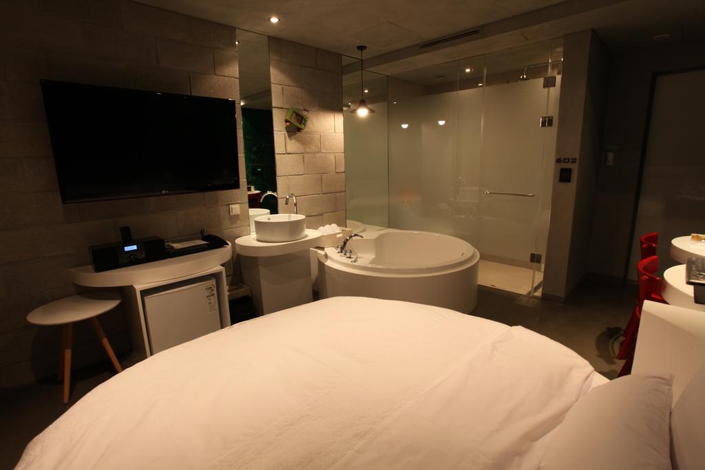 Hotel Pop2 Jongno Seoul Bagian luar foto